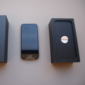 Iphone 5 64GB - 300 фунтов,  5 единиц Iphones 4s - 500 фунтов