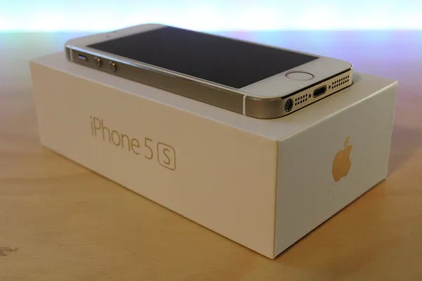 Apple  iPhone 5S 16 Гб всего за $ 450US / Samsung Galaxy  S5 LTE 16GB 2